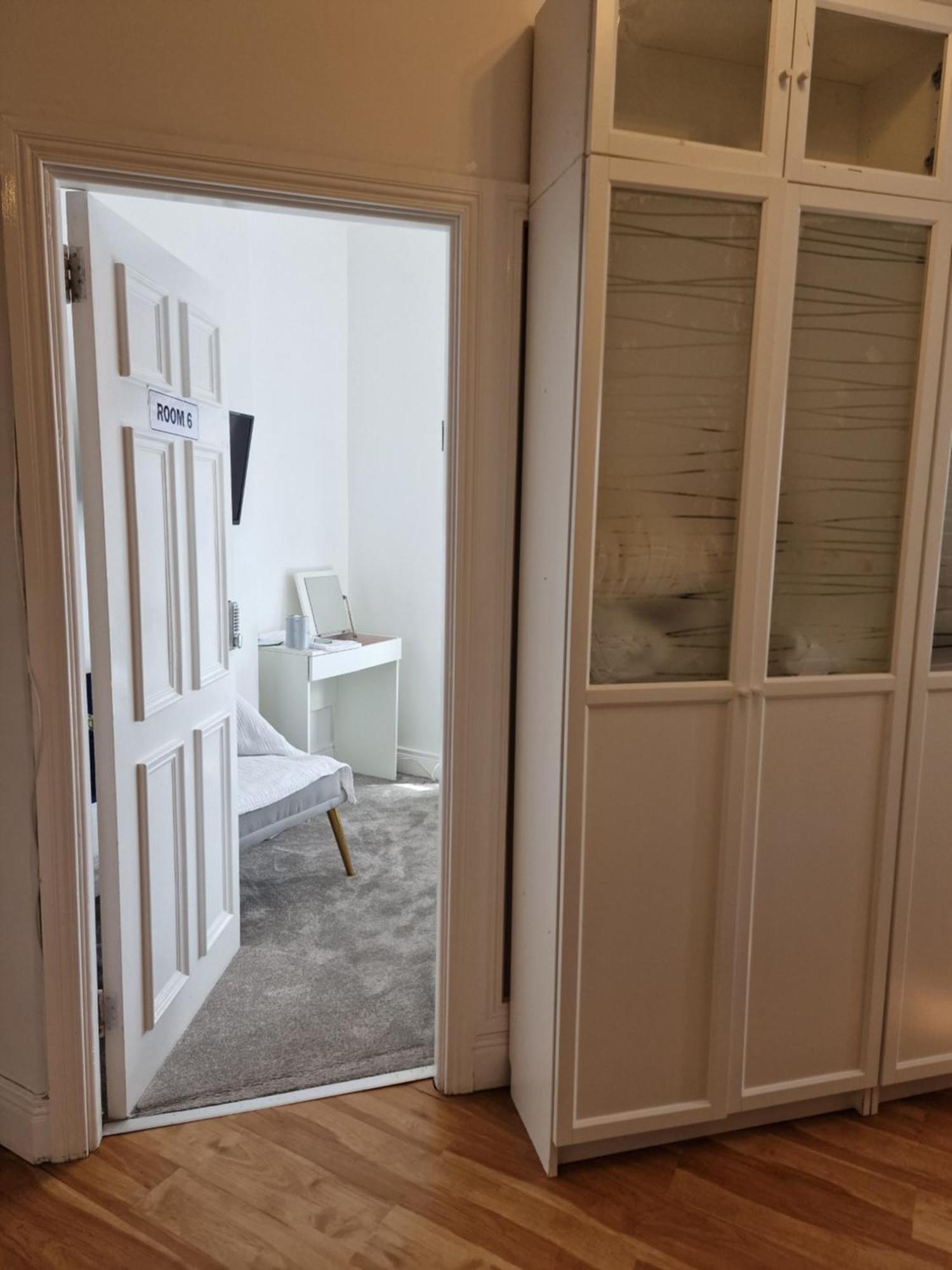 Hostel Aunty Katie'S House, Ni Tourist Board Certified & Located On The Main Oldpark Road To Belfast, With Free Continental Breakfast & Free Ultra Fast Sky Internet, Free Sky Sports & Free Sky Cinema, Self-Check In After 10Pm Gmt Exteriér fotografie