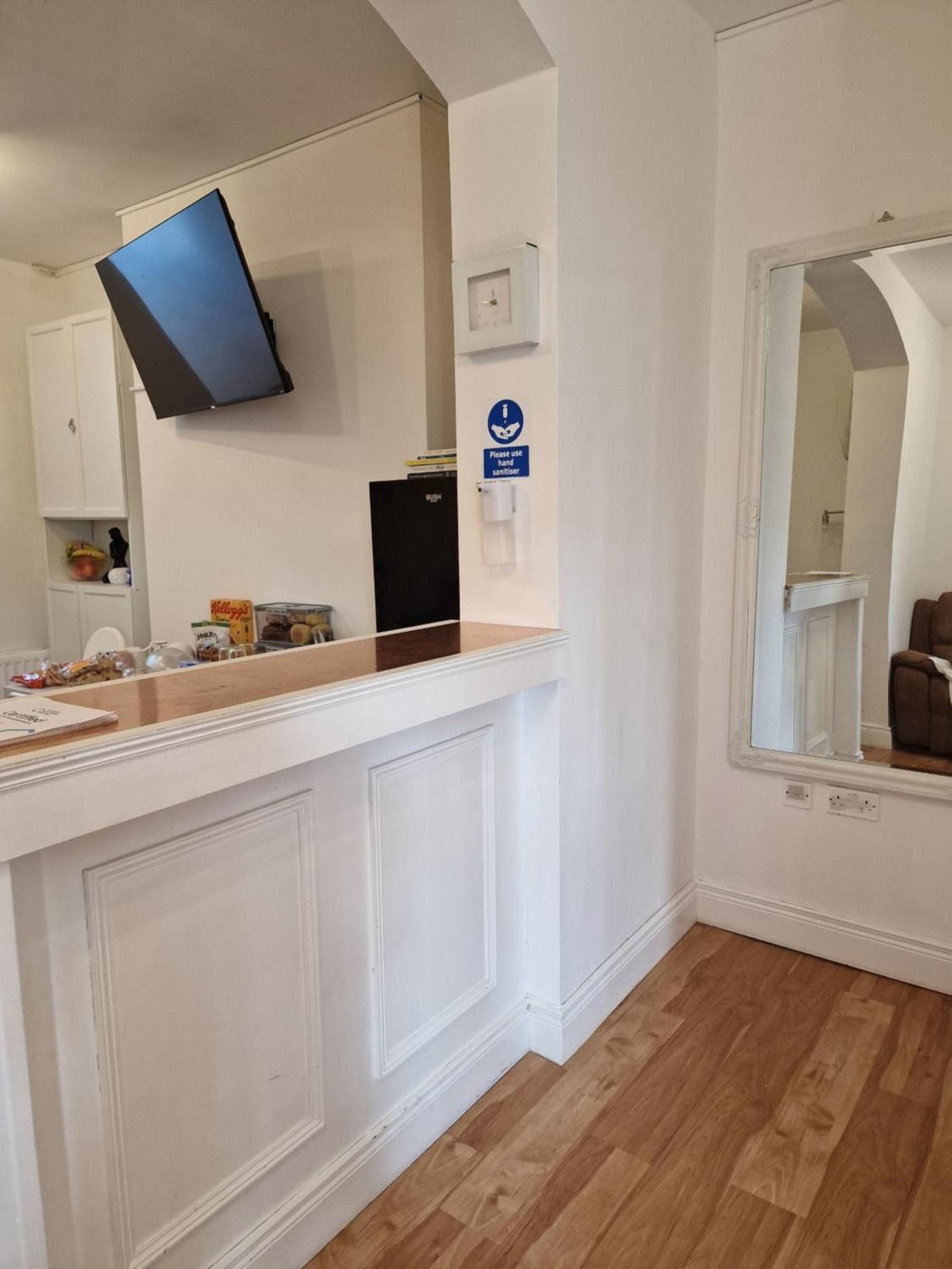 Hostel Aunty Katie'S House, Ni Tourist Board Certified & Located On The Main Oldpark Road To Belfast, With Free Continental Breakfast & Free Ultra Fast Sky Internet, Free Sky Sports & Free Sky Cinema, Self-Check In After 10Pm Gmt Exteriér fotografie