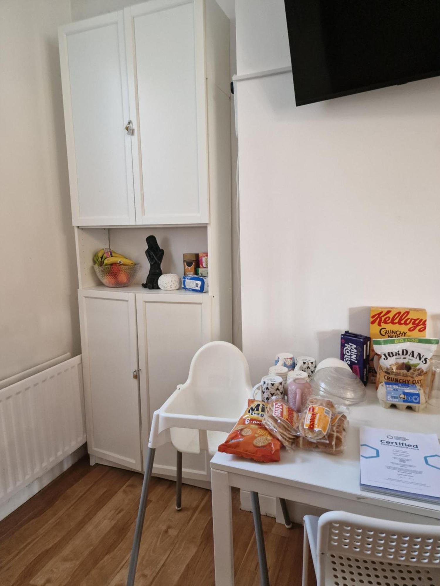 Hostel Aunty Katie'S House, Ni Tourist Board Certified & Located On The Main Oldpark Road To Belfast, With Free Continental Breakfast & Free Ultra Fast Sky Internet, Free Sky Sports & Free Sky Cinema, Self-Check In After 10Pm Gmt Exteriér fotografie