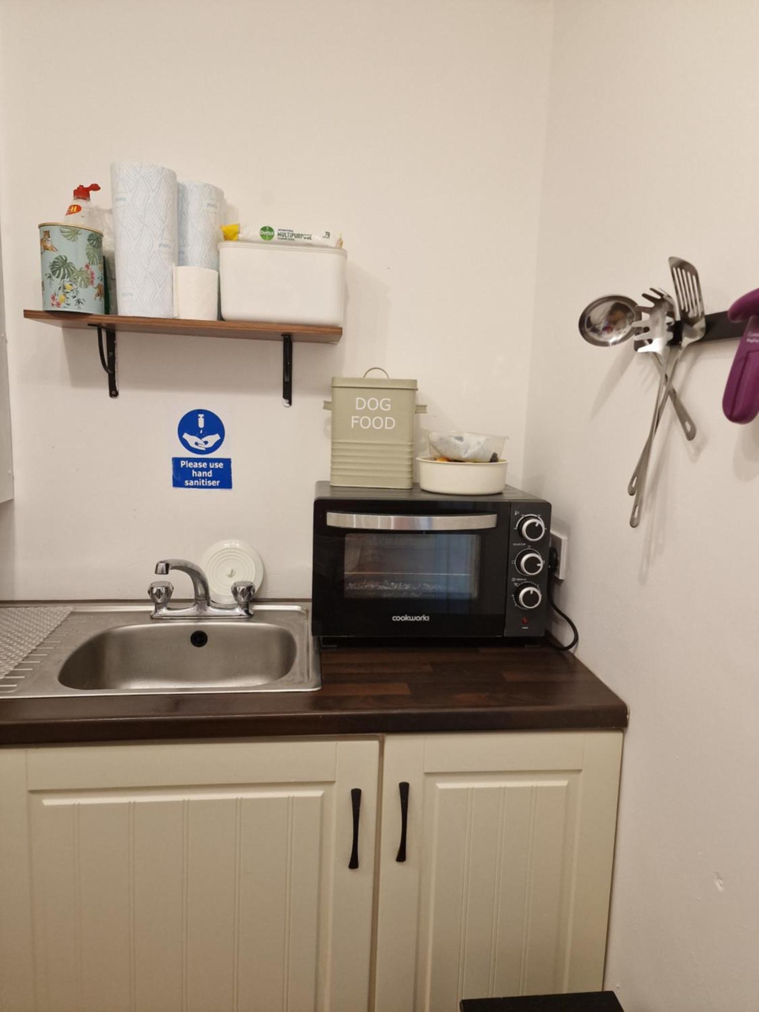 Hostel Aunty Katie'S House, Ni Tourist Board Certified & Located On The Main Oldpark Road To Belfast, With Free Continental Breakfast & Free Ultra Fast Sky Internet, Free Sky Sports & Free Sky Cinema, Self-Check In After 10Pm Gmt Exteriér fotografie