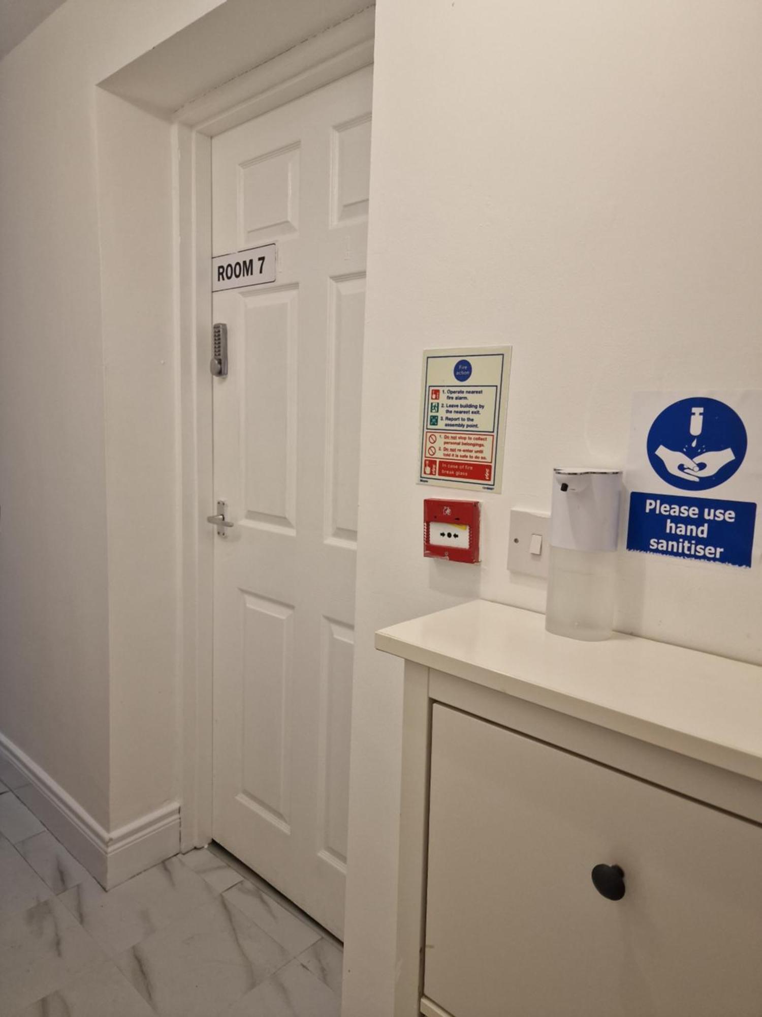 Hostel Aunty Katie'S House, Ni Tourist Board Certified & Located On The Main Oldpark Road To Belfast, With Free Continental Breakfast & Free Ultra Fast Sky Internet, Free Sky Sports & Free Sky Cinema, Self-Check In After 10Pm Gmt Exteriér fotografie
