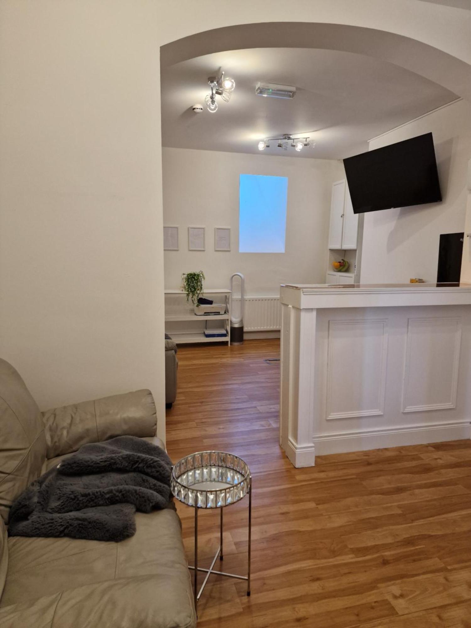 Hostel Aunty Katie'S House, Ni Tourist Board Certified & Located On The Main Oldpark Road To Belfast, With Free Continental Breakfast & Free Ultra Fast Sky Internet, Free Sky Sports & Free Sky Cinema, Self-Check In After 10Pm Gmt Exteriér fotografie