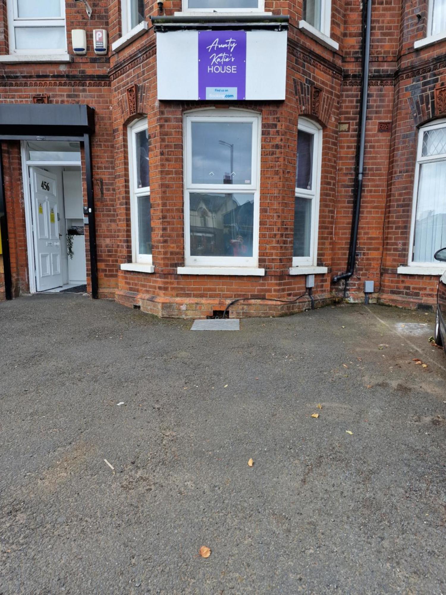 Hostel Aunty Katie'S House, Ni Tourist Board Certified & Located On The Main Oldpark Road To Belfast, With Free Continental Breakfast & Free Ultra Fast Sky Internet, Free Sky Sports & Free Sky Cinema, Self-Check In After 10Pm Gmt Exteriér fotografie