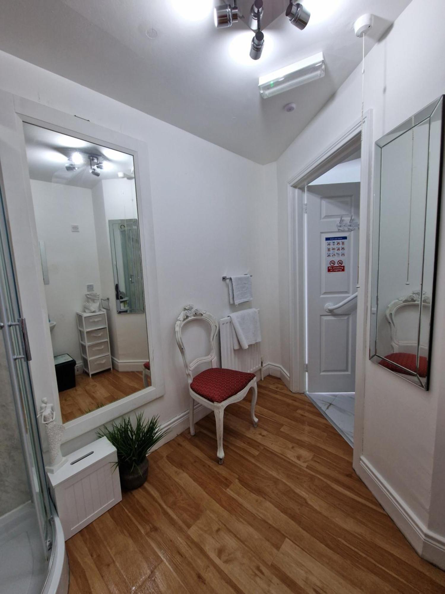 Hostel Aunty Katie'S House, Ni Tourist Board Certified & Located On The Main Oldpark Road To Belfast, With Free Continental Breakfast & Free Ultra Fast Sky Internet, Free Sky Sports & Free Sky Cinema, Self-Check In After 10Pm Gmt Exteriér fotografie