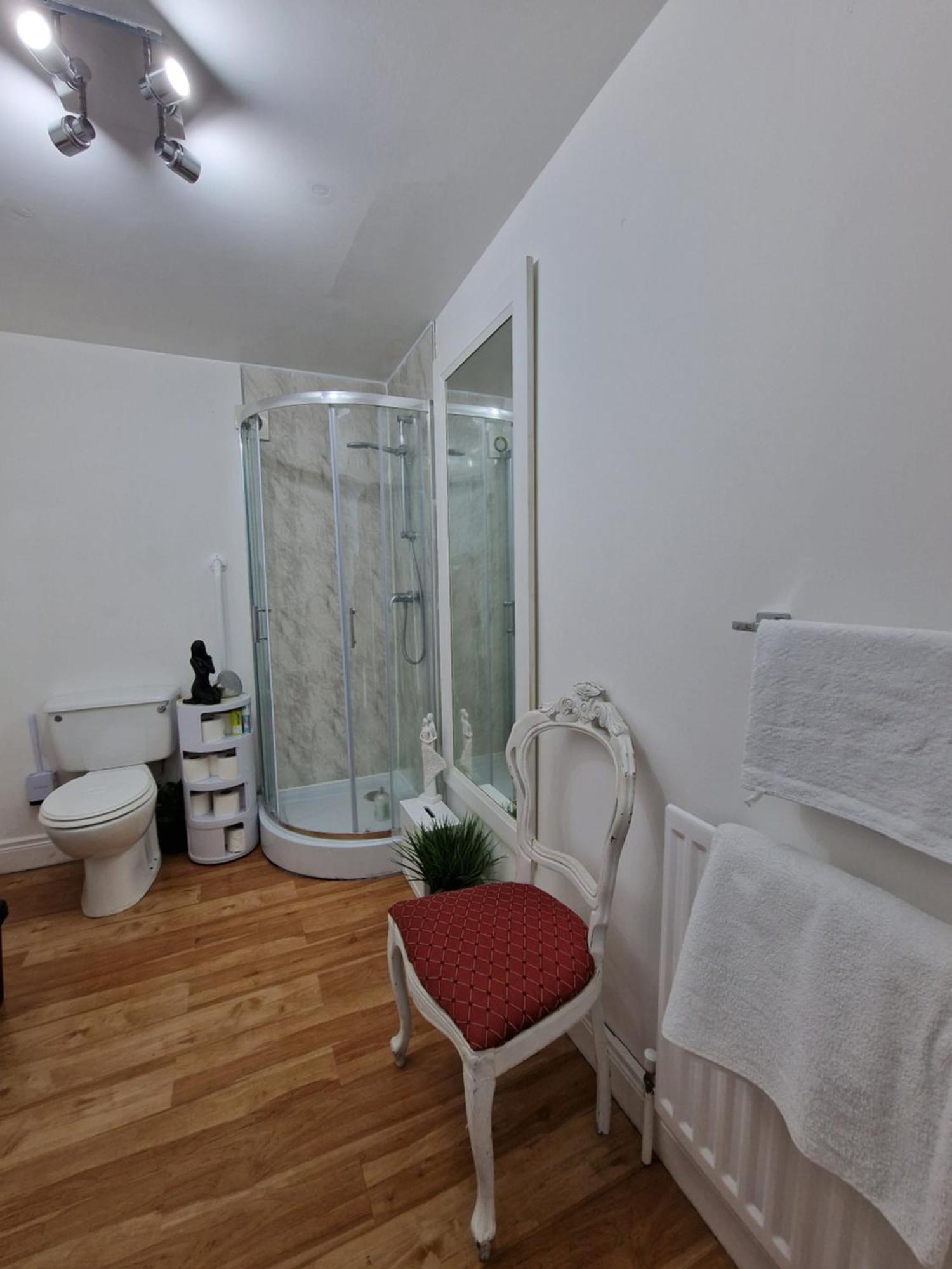 Hostel Aunty Katie'S House, Ni Tourist Board Certified & Located On The Main Oldpark Road To Belfast, With Free Continental Breakfast & Free Ultra Fast Sky Internet, Free Sky Sports & Free Sky Cinema, Self-Check In After 10Pm Gmt Exteriér fotografie