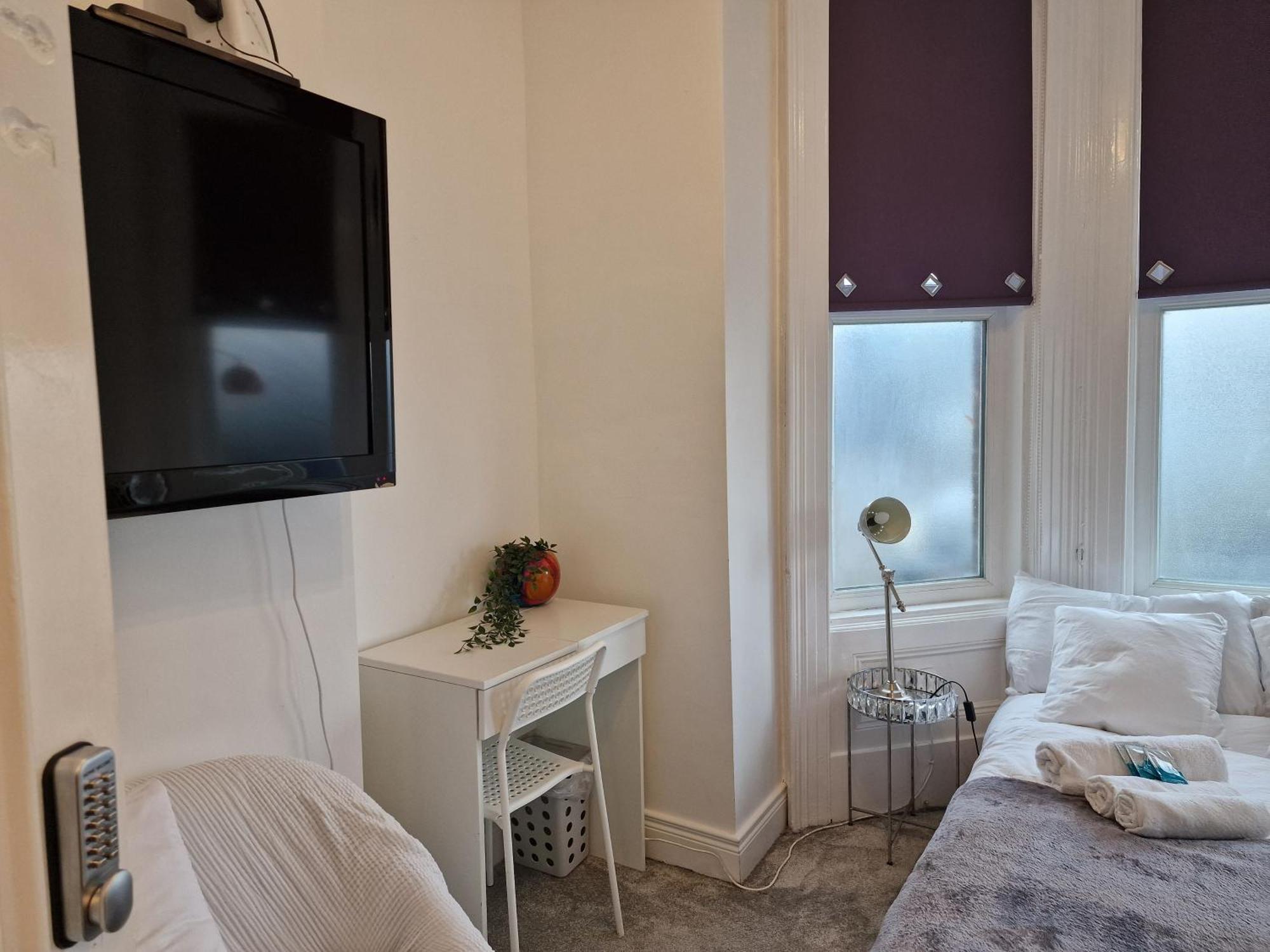Hostel Aunty Katie'S House, Ni Tourist Board Certified & Located On The Main Oldpark Road To Belfast, With Free Continental Breakfast & Free Ultra Fast Sky Internet, Free Sky Sports & Free Sky Cinema, Self-Check In After 10Pm Gmt Exteriér fotografie