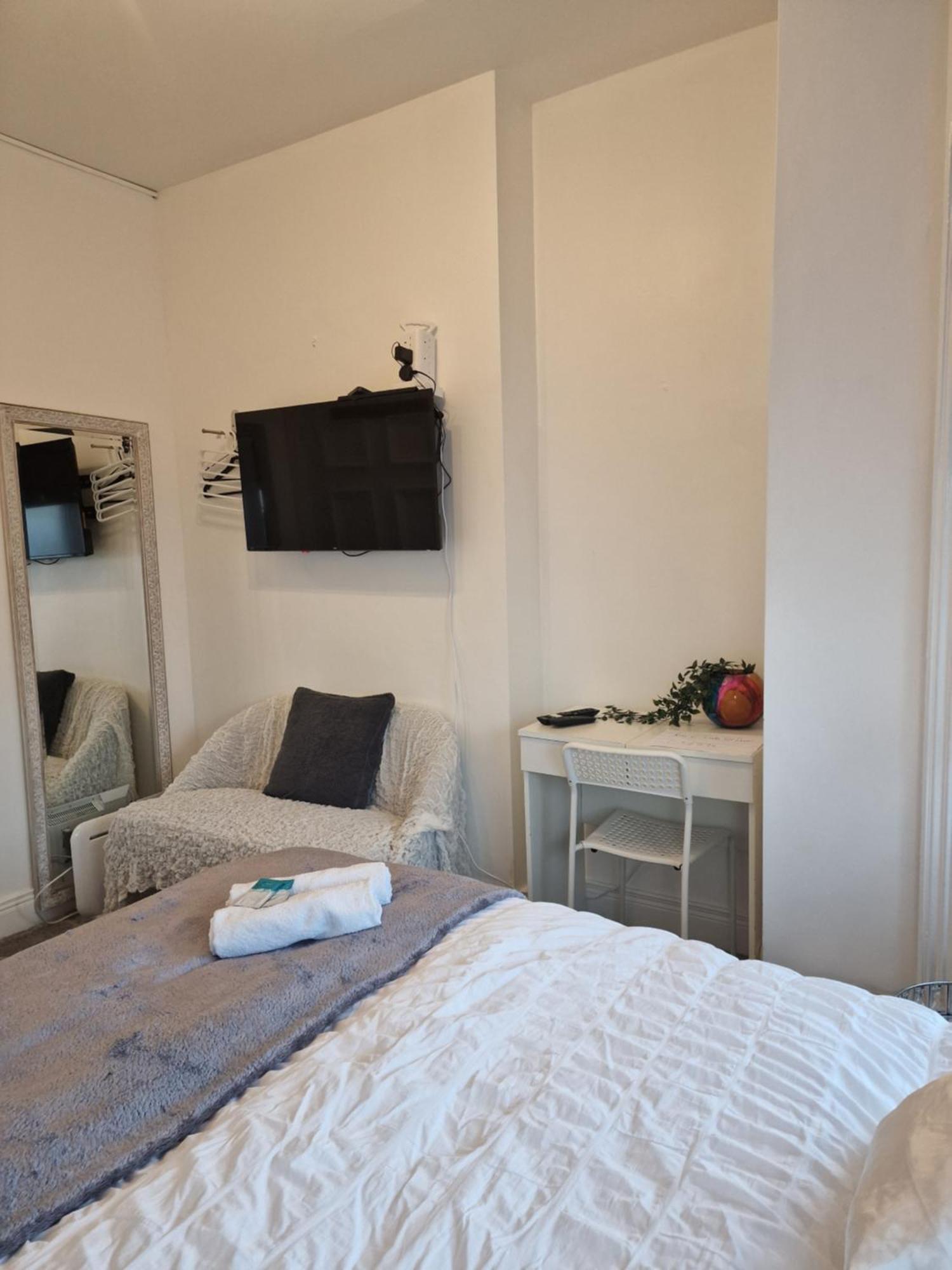 Hostel Aunty Katie'S House, Ni Tourist Board Certified & Located On The Main Oldpark Road To Belfast, With Free Continental Breakfast & Free Ultra Fast Sky Internet, Free Sky Sports & Free Sky Cinema, Self-Check In After 10Pm Gmt Exteriér fotografie
