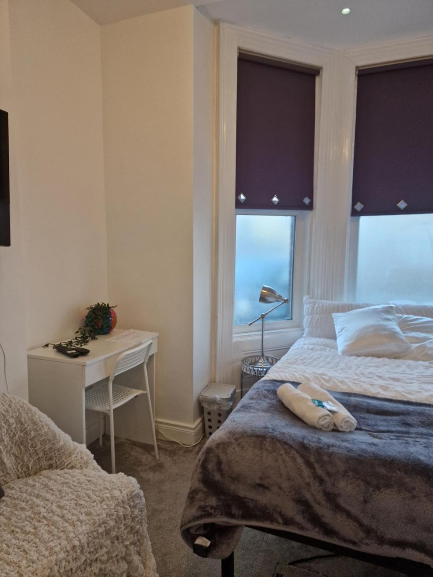 Hostel Aunty Katie'S House, Ni Tourist Board Certified & Located On The Main Oldpark Road To Belfast, With Free Continental Breakfast & Free Ultra Fast Sky Internet, Free Sky Sports & Free Sky Cinema, Self-Check In After 10Pm Gmt Exteriér fotografie