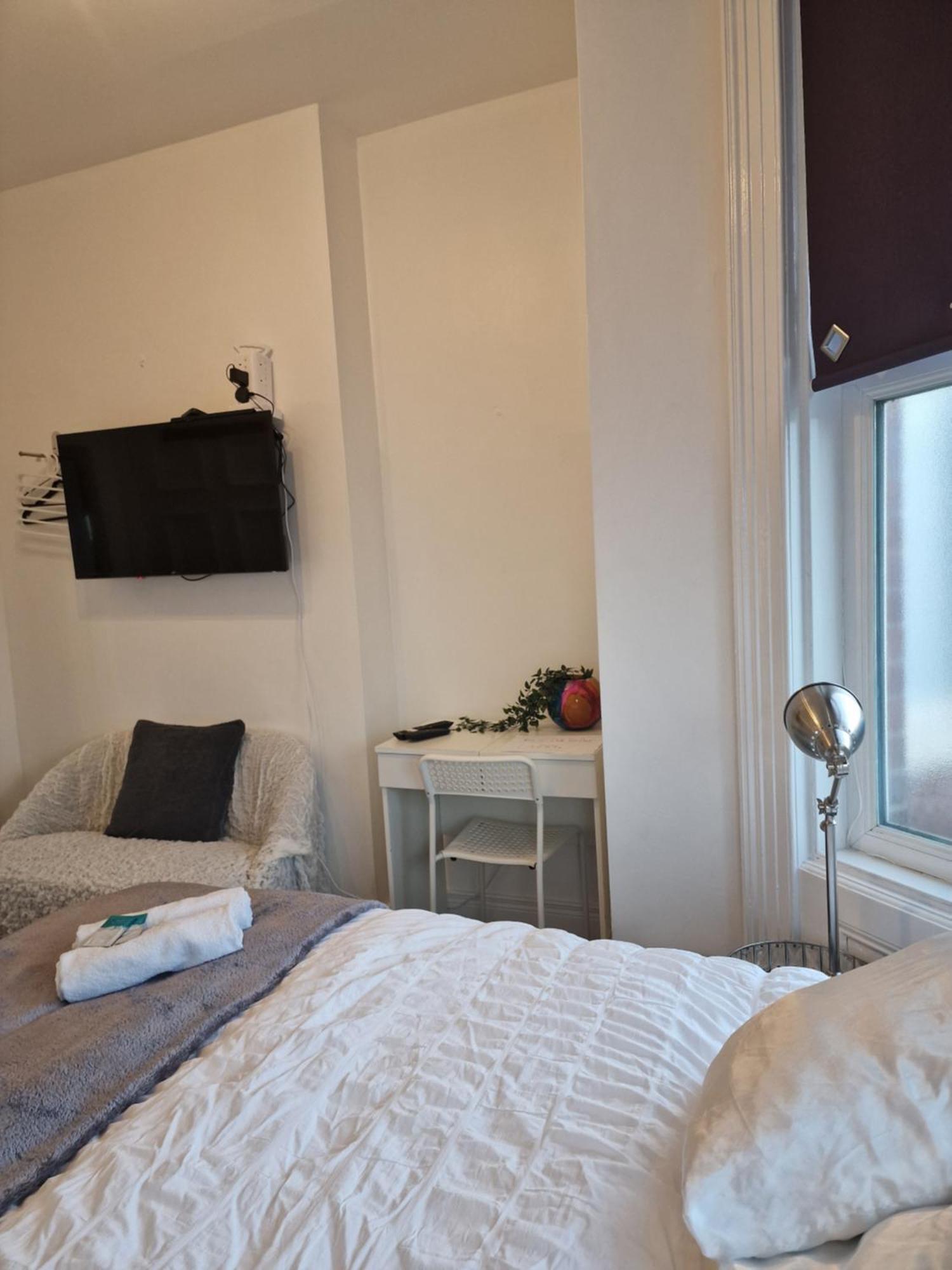 Hostel Aunty Katie'S House, Ni Tourist Board Certified & Located On The Main Oldpark Road To Belfast, With Free Continental Breakfast & Free Ultra Fast Sky Internet, Free Sky Sports & Free Sky Cinema, Self-Check In After 10Pm Gmt Exteriér fotografie